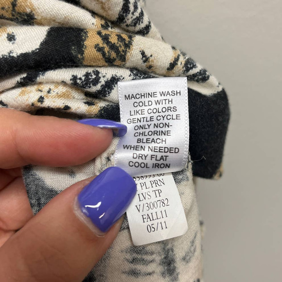 Banana Republic - Leaf, Ruffled Swoop Neck Tank - Size Large - Picture 7 of 7